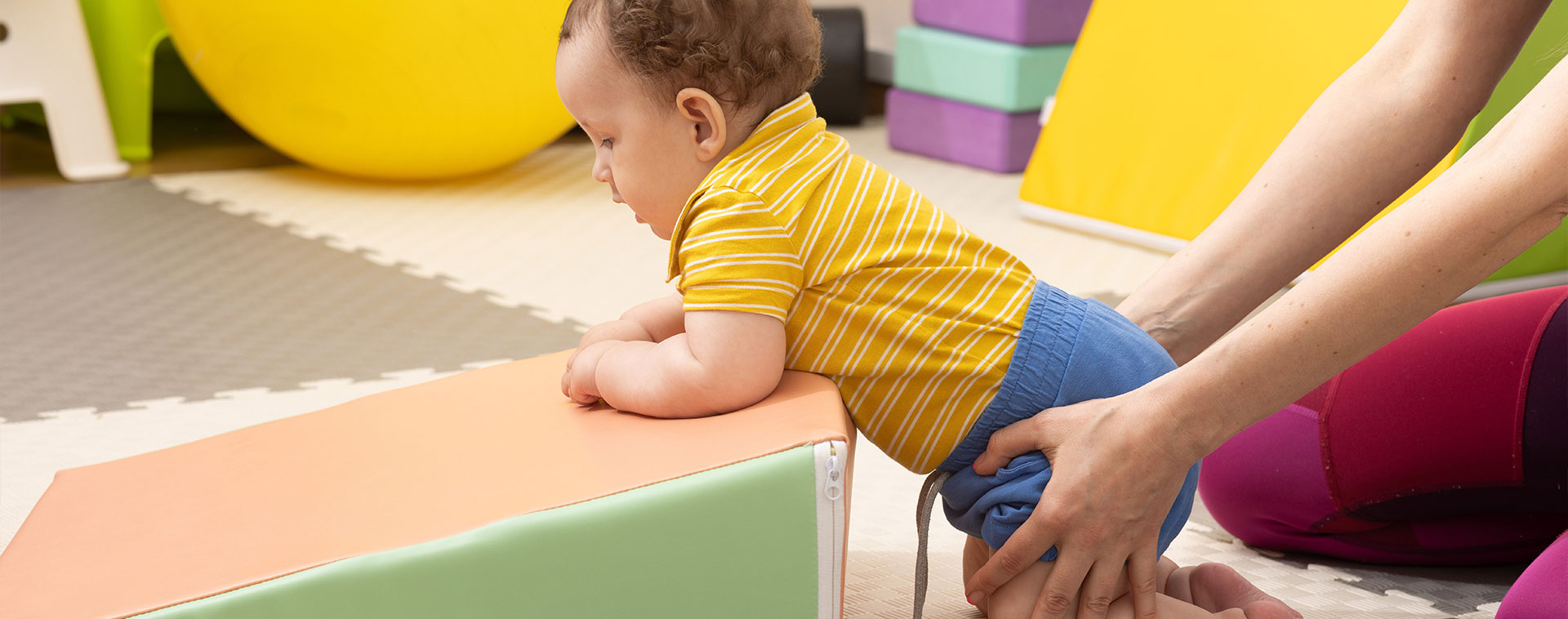 Ein Kind bei der Frühförderung in Wilhelmsburg in der Praxis KinderSterne